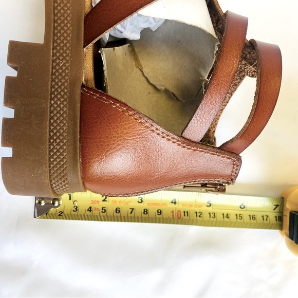 NIB Jellypop Chanelle Comfort Fit Gladiator Sandals in color Cognac Smooth - Picture 6 of 7